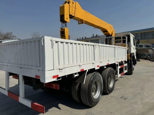 HOWO CRANE TRUCK - Image 7