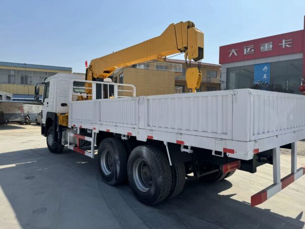 HOWO CRANE TRUCK - Image 8