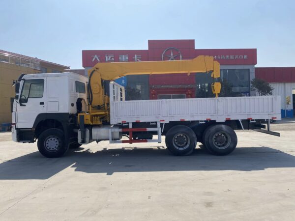 HOWO CRANE TRUCK - Image 9