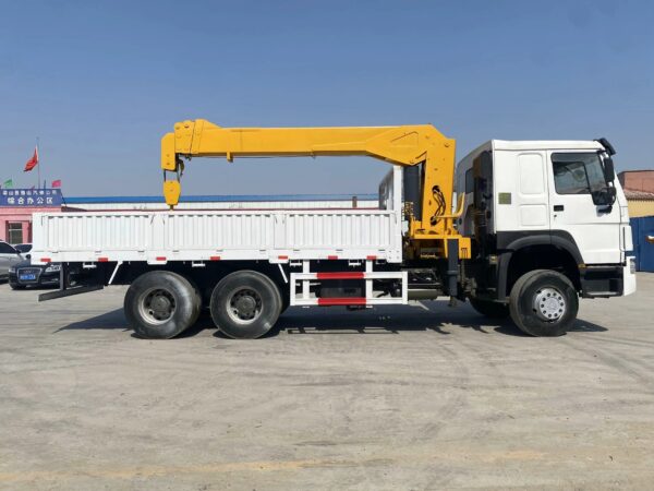 HOWO CRANE TRUCK - Image 11