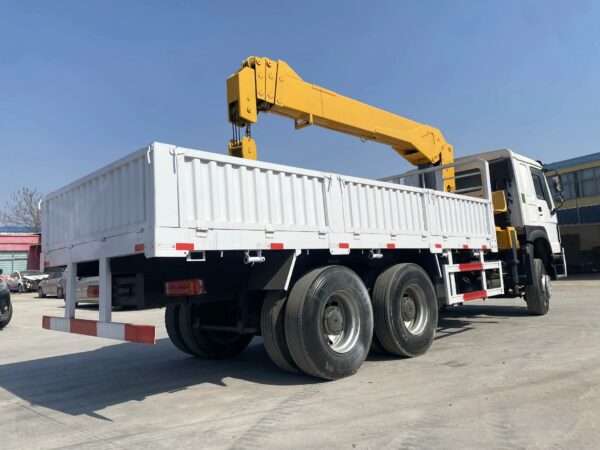 HOWO CRANE TRUCK - Image 12