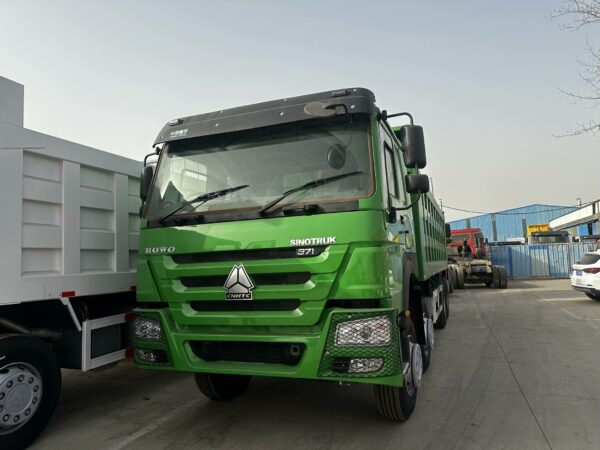 HOWO 8x4 RHD DUMP TRUCK - Image 3