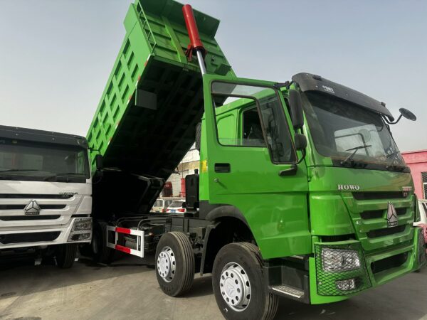 HOWO 8x4 RHD DUMP TRUCK - Image 2